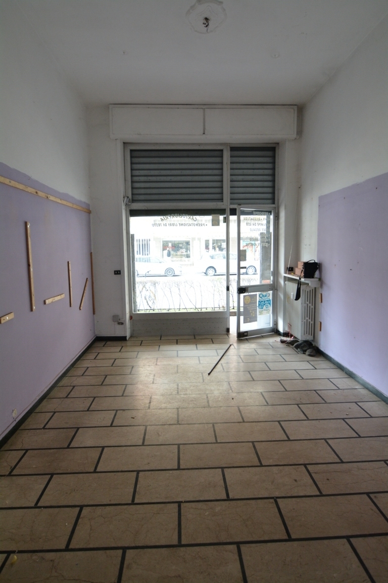 Locale commerciale in affitto a Torino, Nizza Millefonti