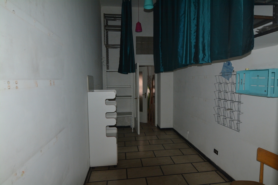 Locale commerciale in affitto a Torino, Nizza Millefonti