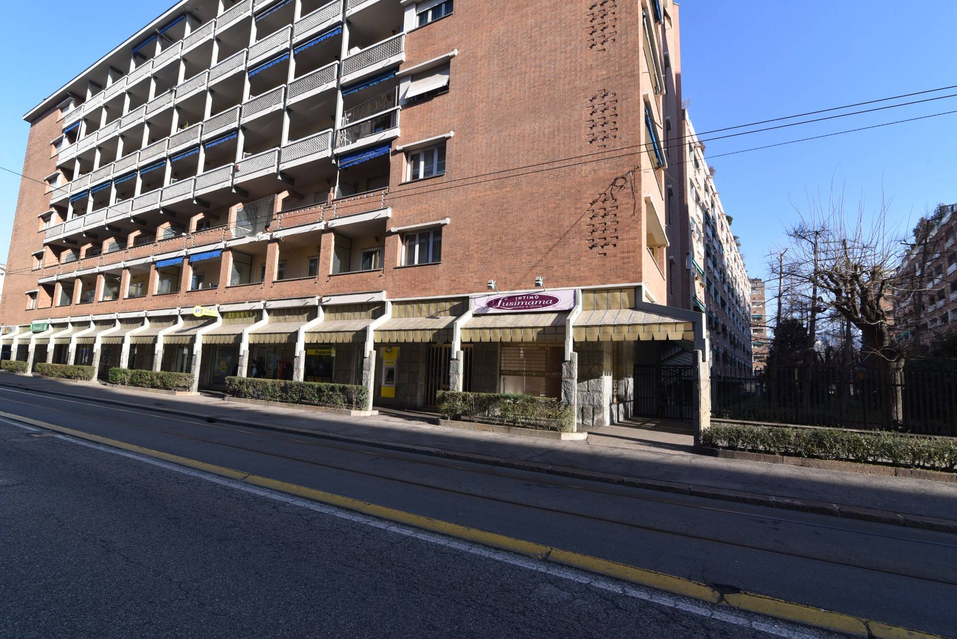 Locale commerciale in affitto a Torino, Nizza Millefonti