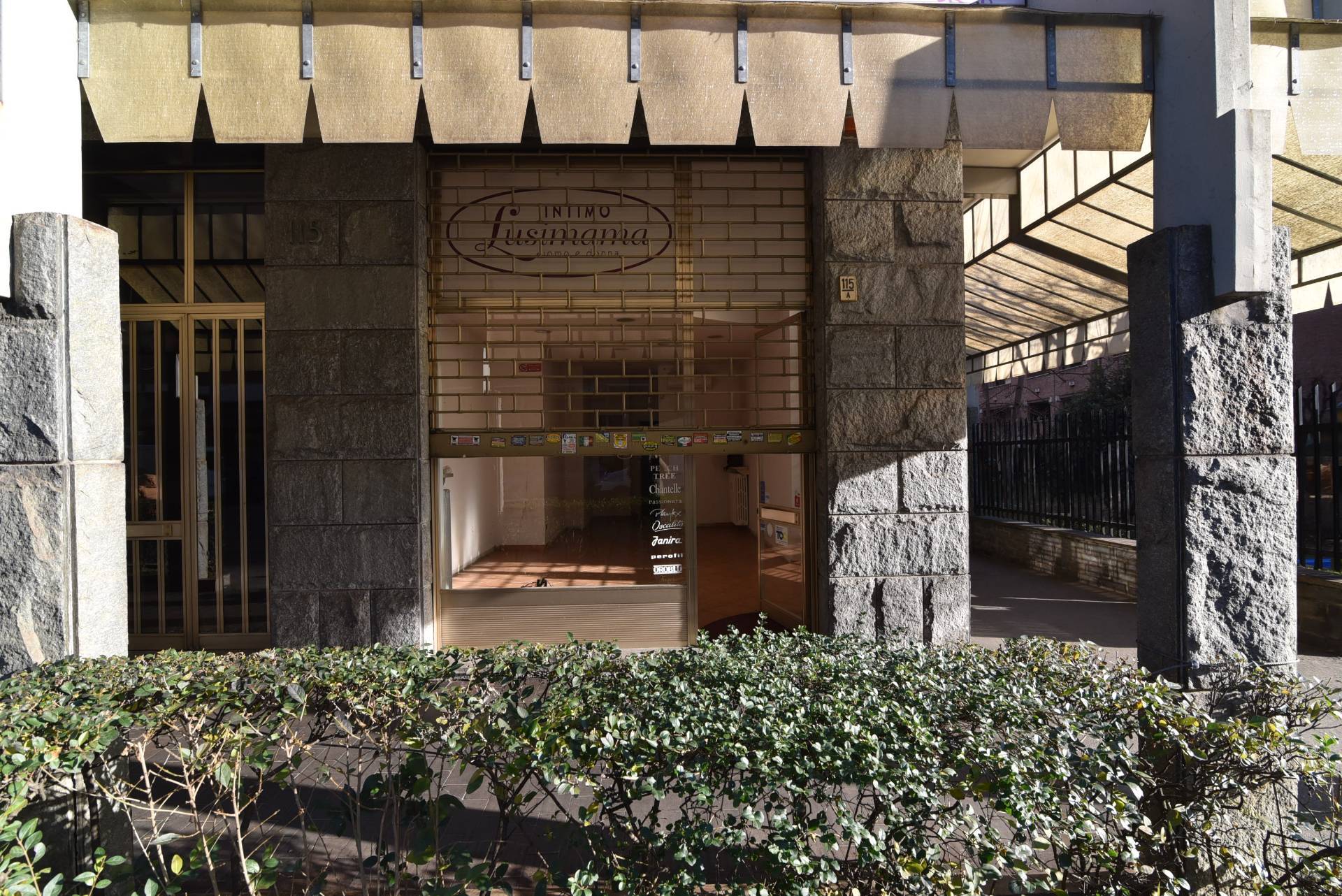 Locale commerciale in affitto a Torino, Nizza Millefonti