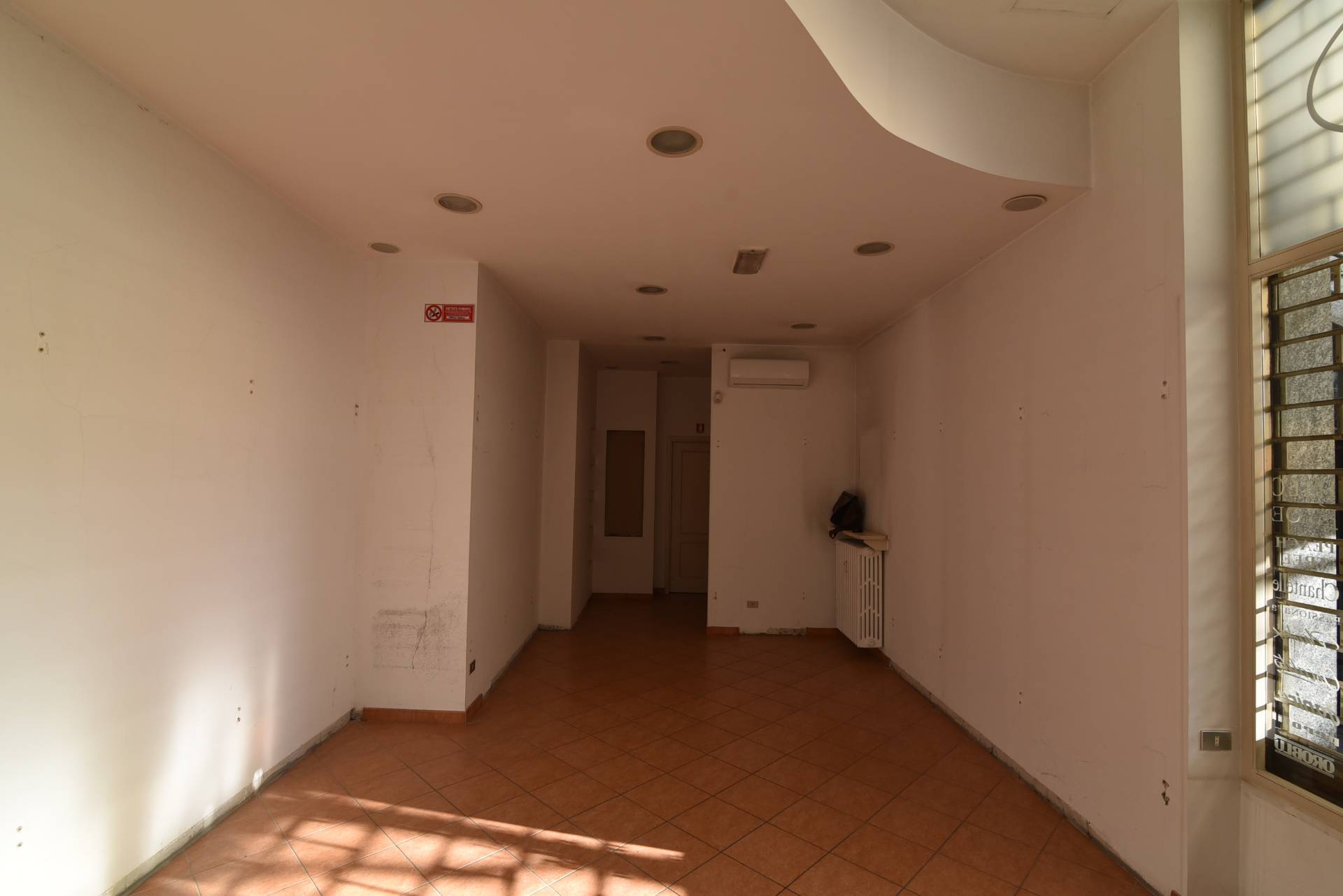 Locale commerciale in affitto a Torino, Nizza Millefonti