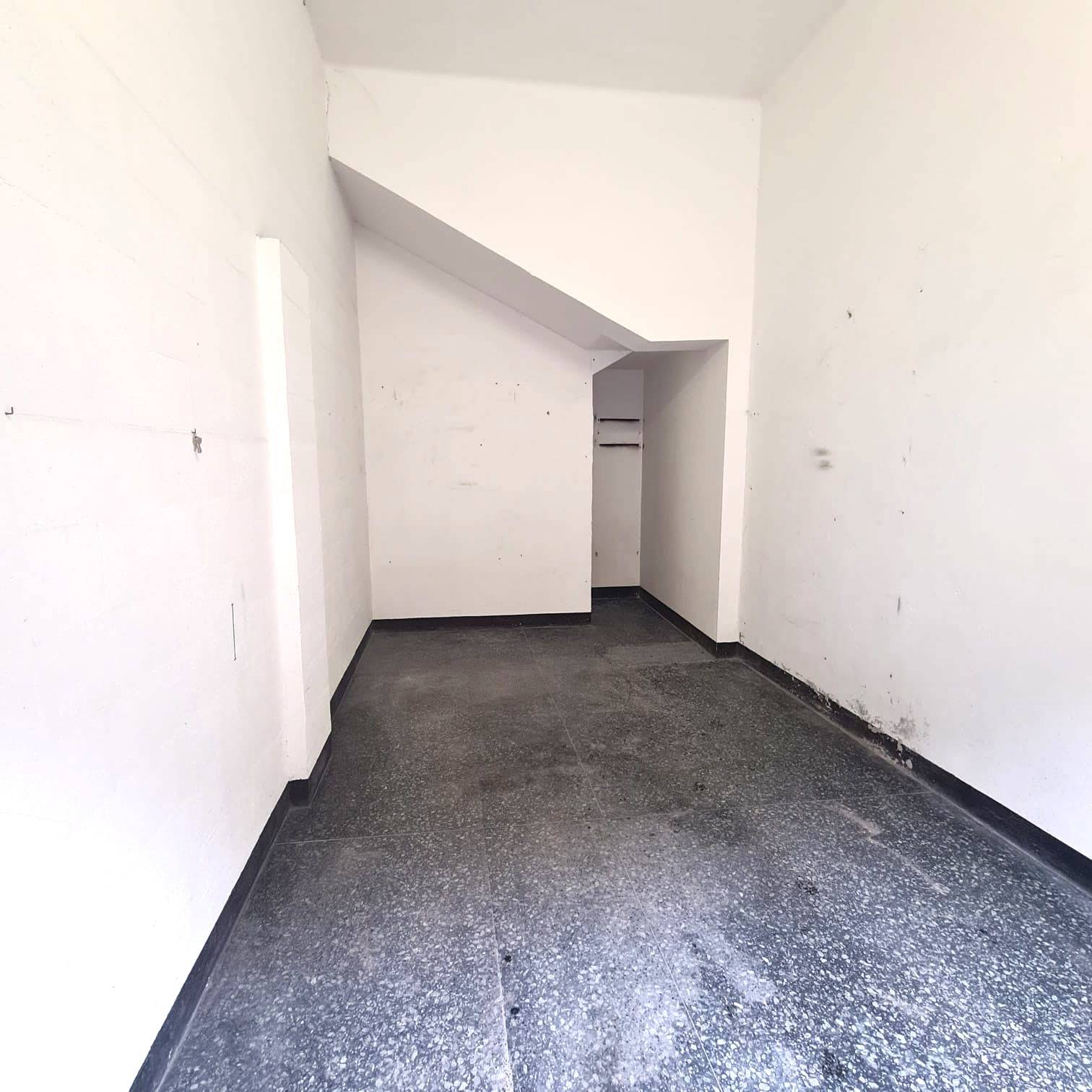 Box o garage in vendita a Genova