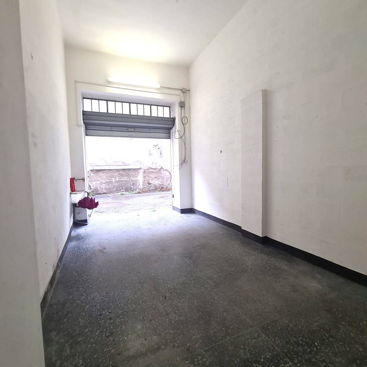 Box o garage in vendita a Genova