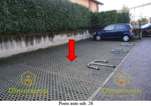 Posto auto coperto in vendita in via cantoreggio, Varese
