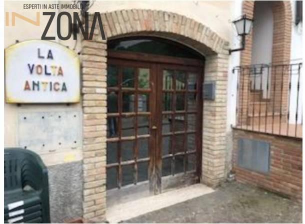 Locale commerciale in vendita a Castelli