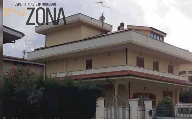 Villa con terrazzo a Alba Adriatica