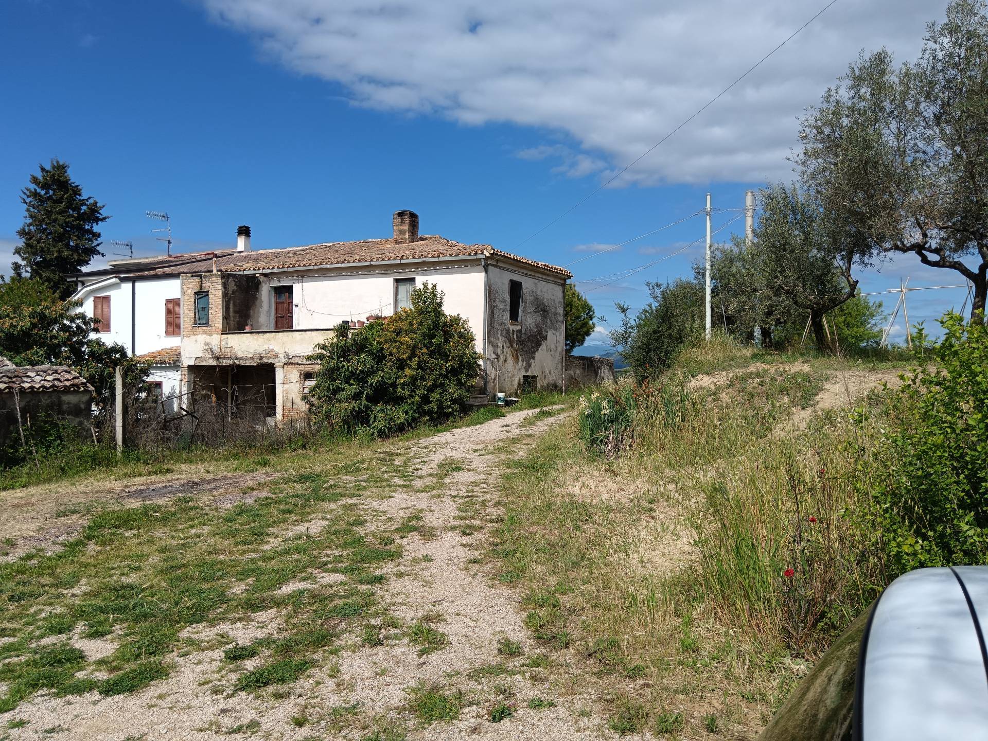 Casa indipendente con terrazzo, Elice castellano