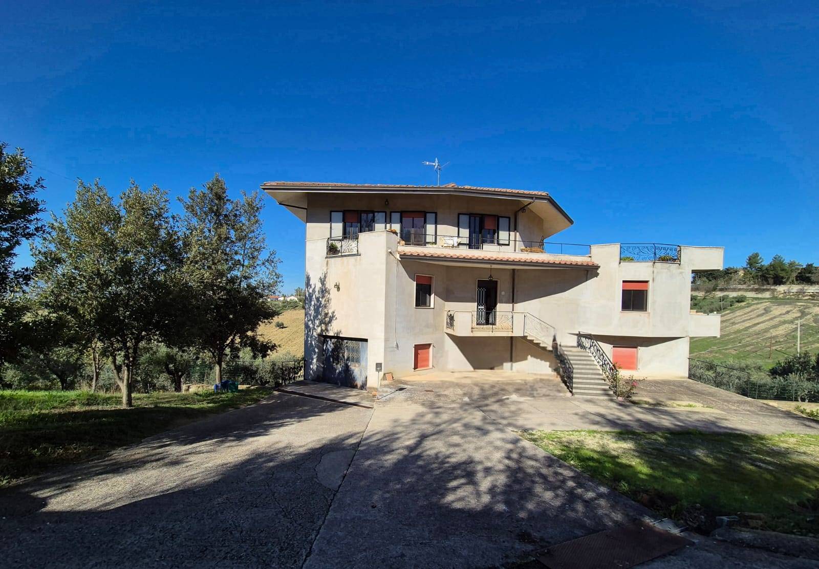 Villa con terrazzo a Bucchianico