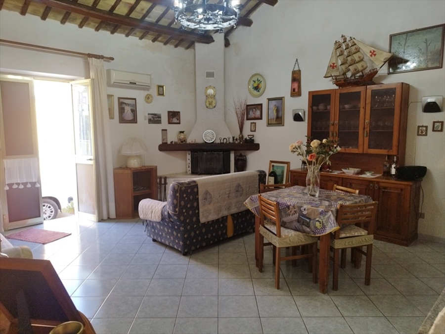 Casa indipendente con giardino in via carlo rosselli, Erice