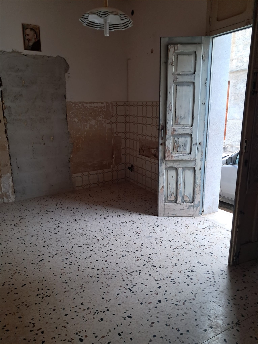 Casa indipendente da ristrutturare in via tasso, Paceco