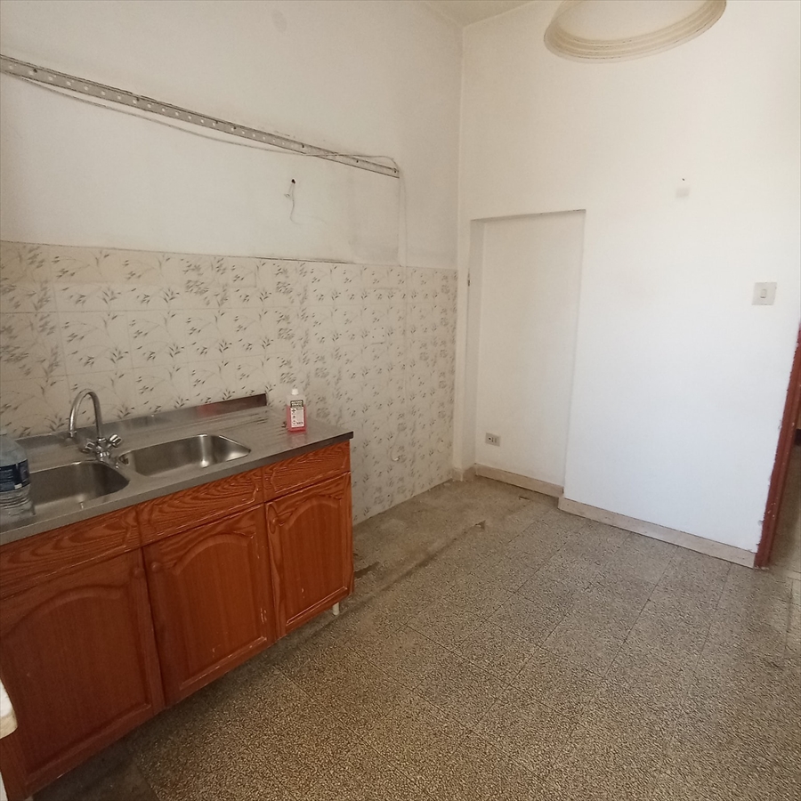 Quadrilocale da ristrutturare in via aristofane, Trapani