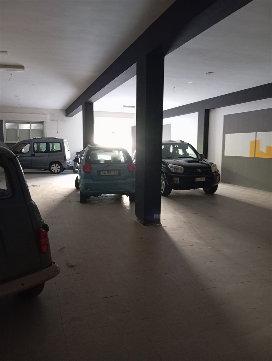 Locale commerciale con box in via san francesco d'assisi, Paceco