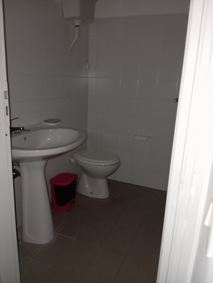 Locale commerciale con box in via san francesco d'assisi, Paceco