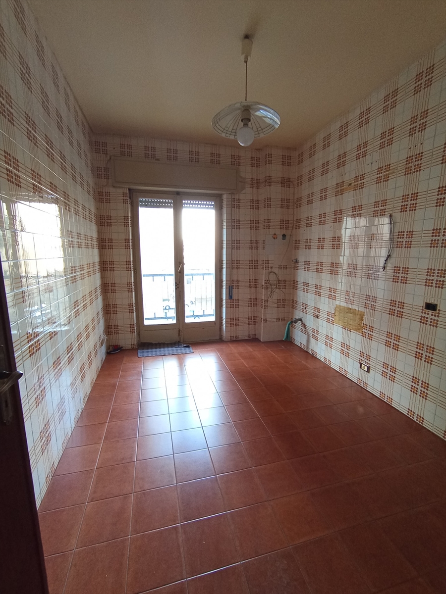 Quadrilocale da ristrutturare in via degli stabilimenti, Trapani