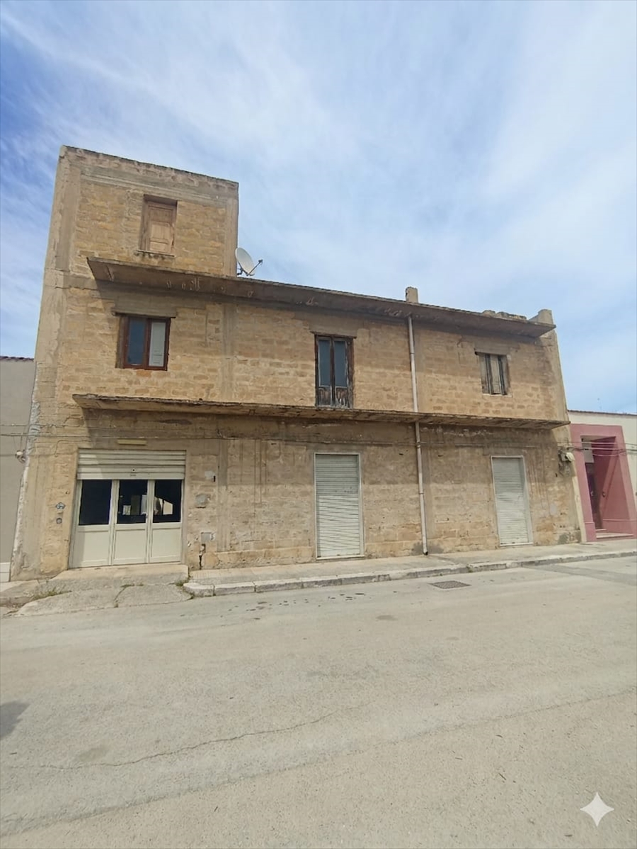 Casa indipendente con giardino in via elettra, Trapani