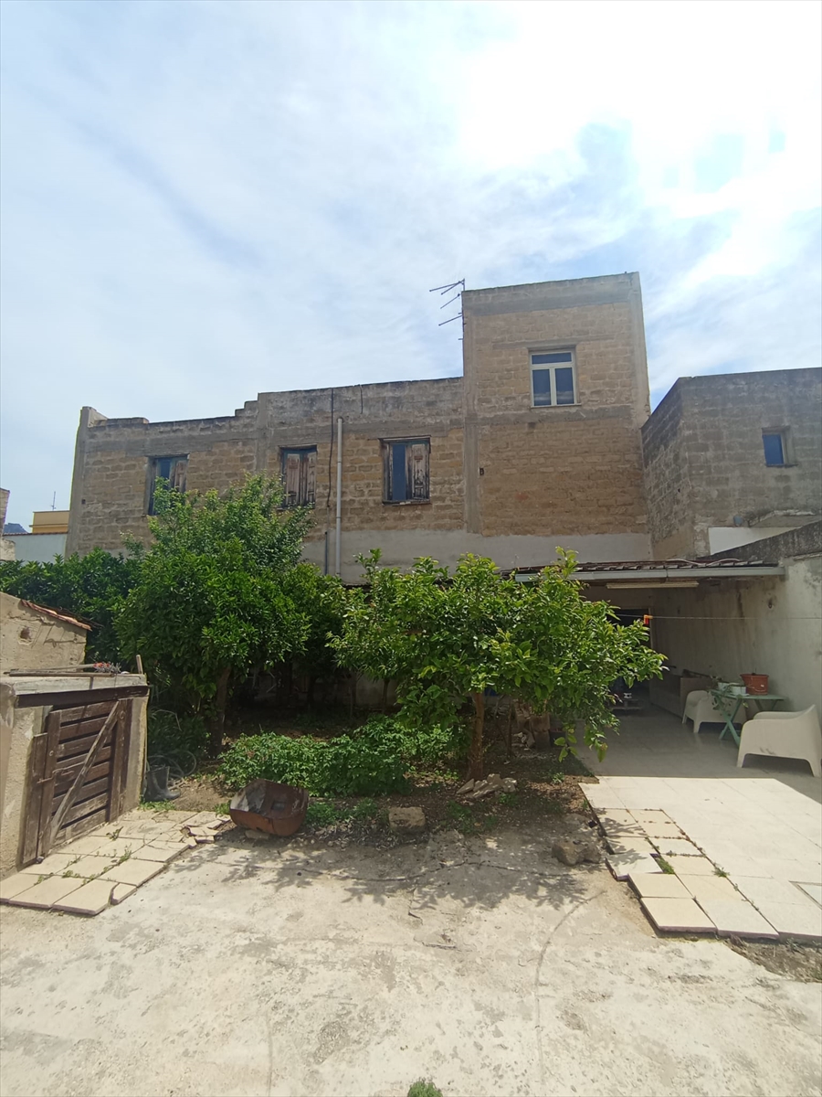 Casa indipendente con giardino in via elettra, Trapani