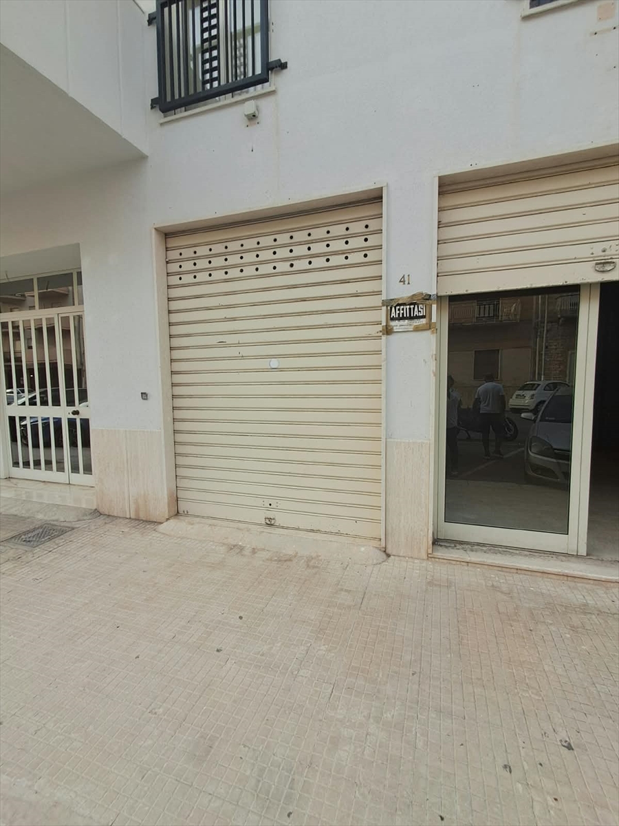 Locale commerciale in vendita in via dell'olmo, Trapani