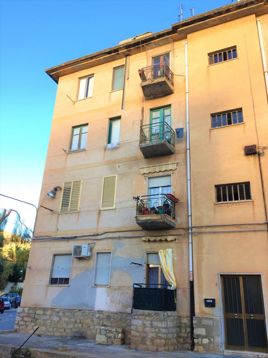 Trilocale da ristrutturare in via fratelli aiuto, Erice
