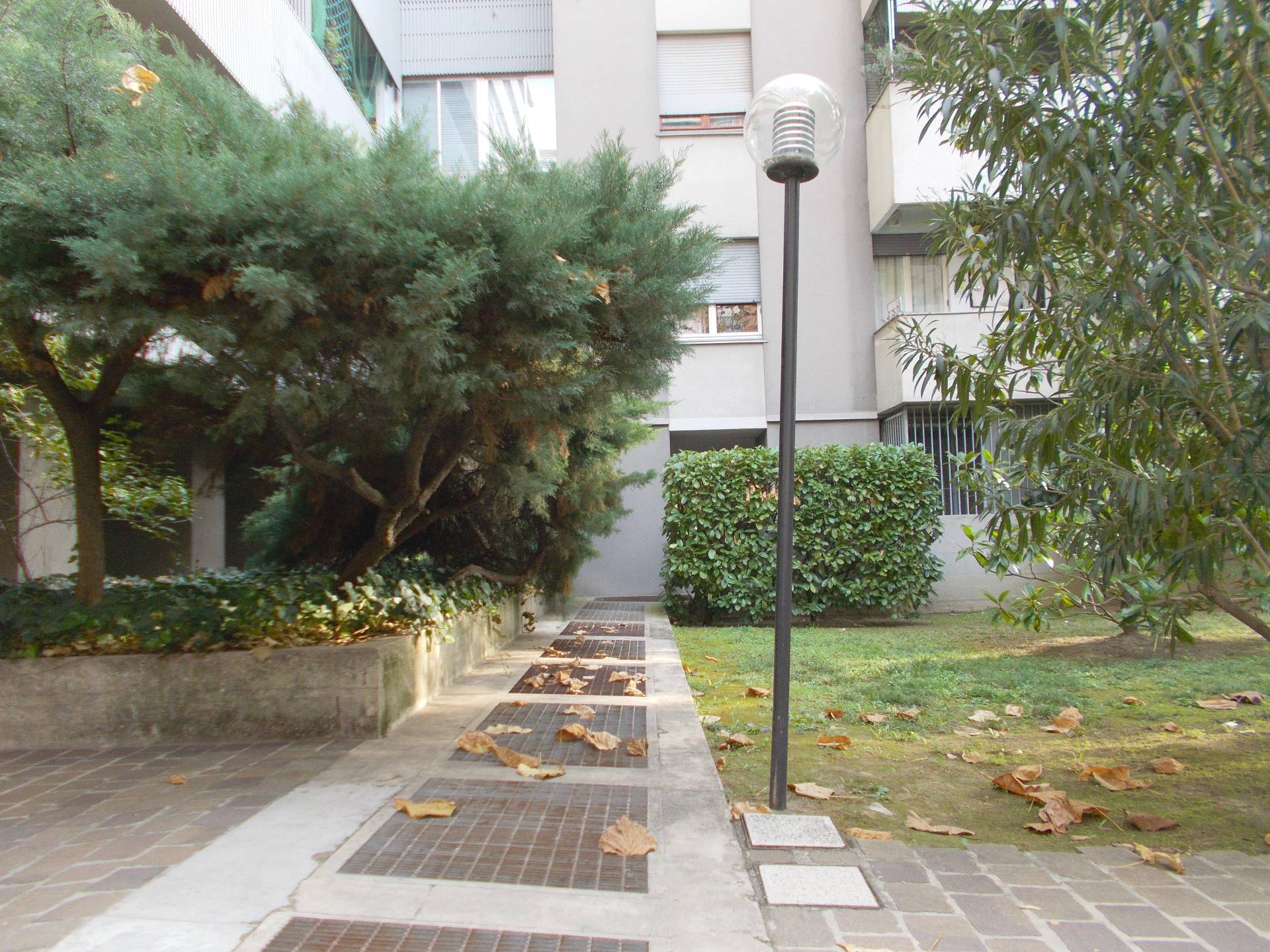 Magazzino in vendita a Bologna, Mazzini