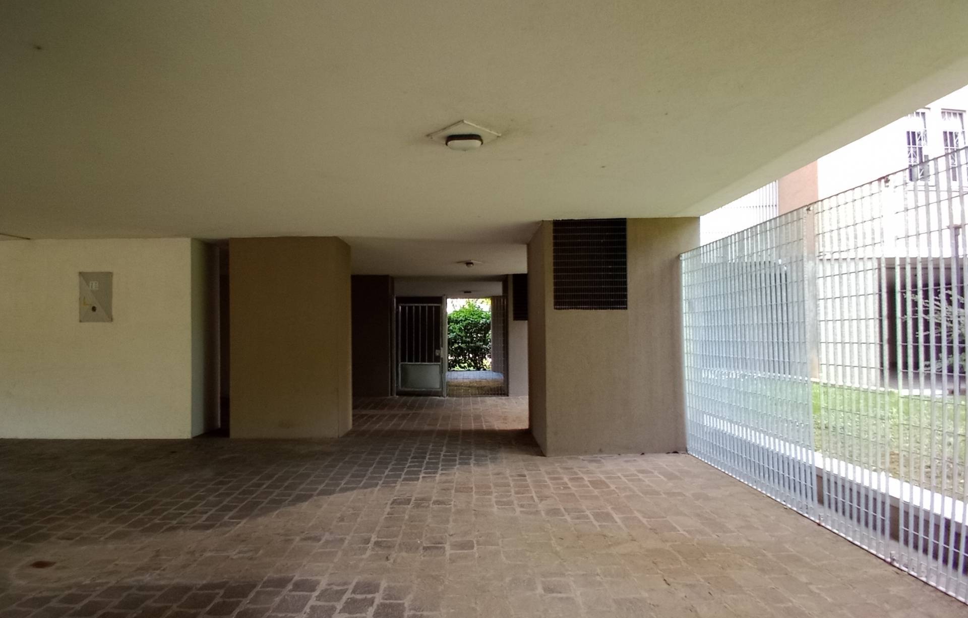 Magazzino in vendita a Bologna, Mazzini