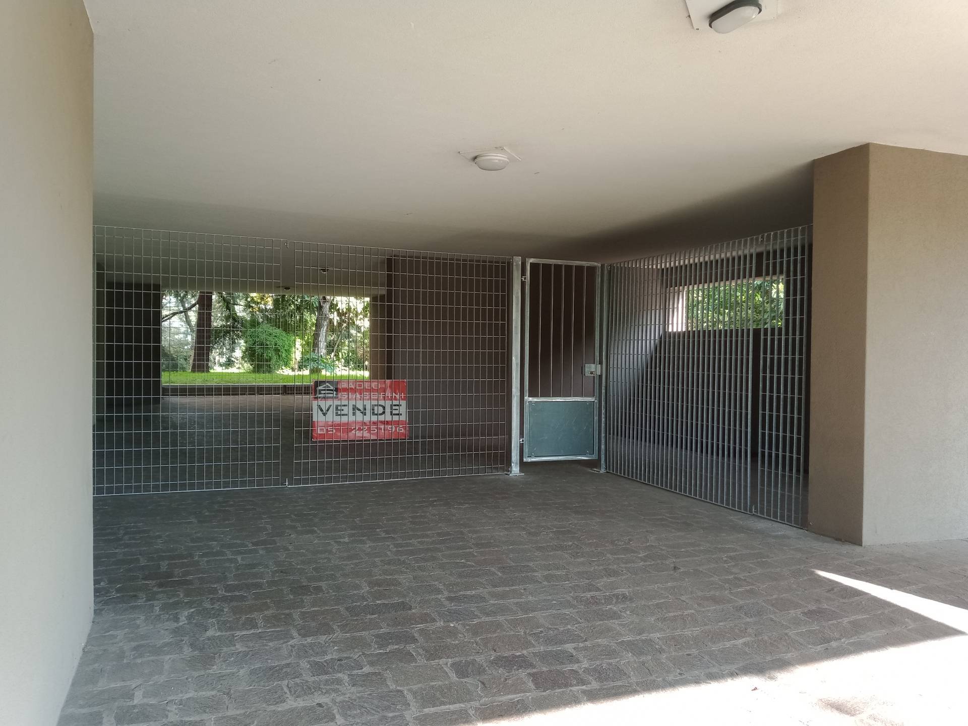 Magazzino in vendita a Bologna, Mazzini