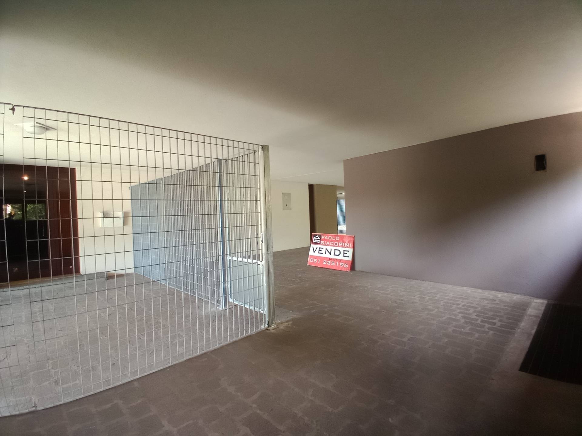 Magazzino in vendita a Bologna, Mazzini