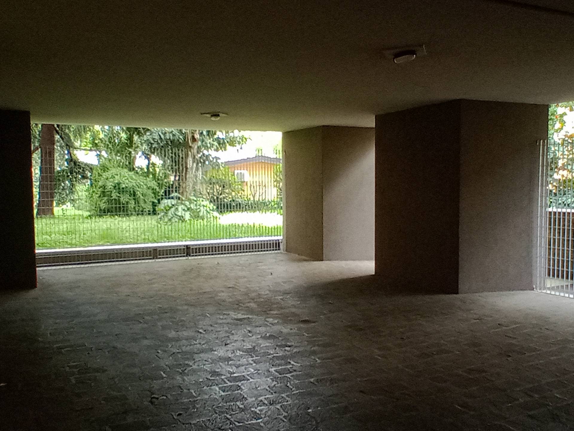 Magazzino in vendita a Bologna, Mazzini