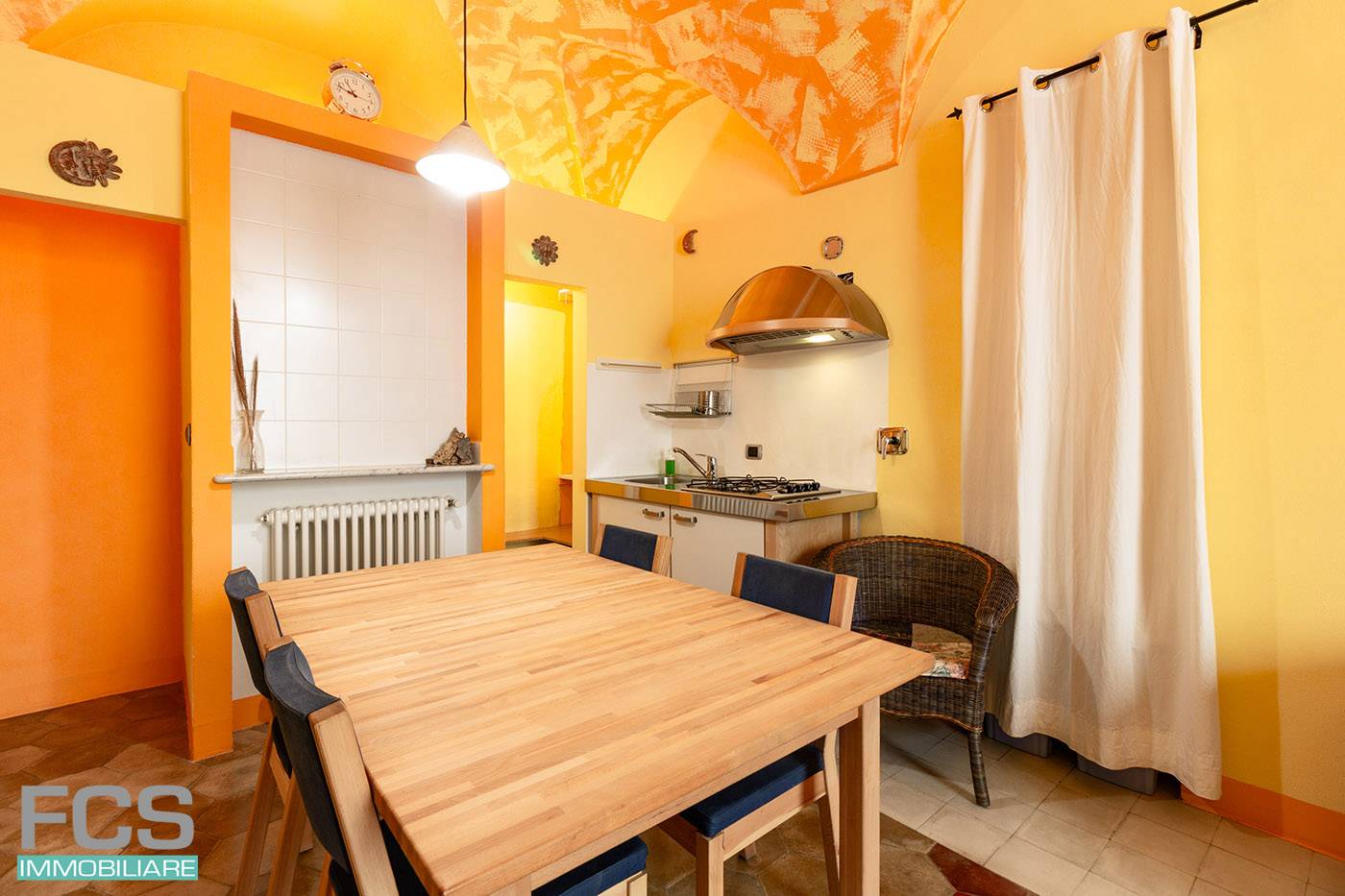 Appartamento in vendita a Finale Ligure, Finalborgo