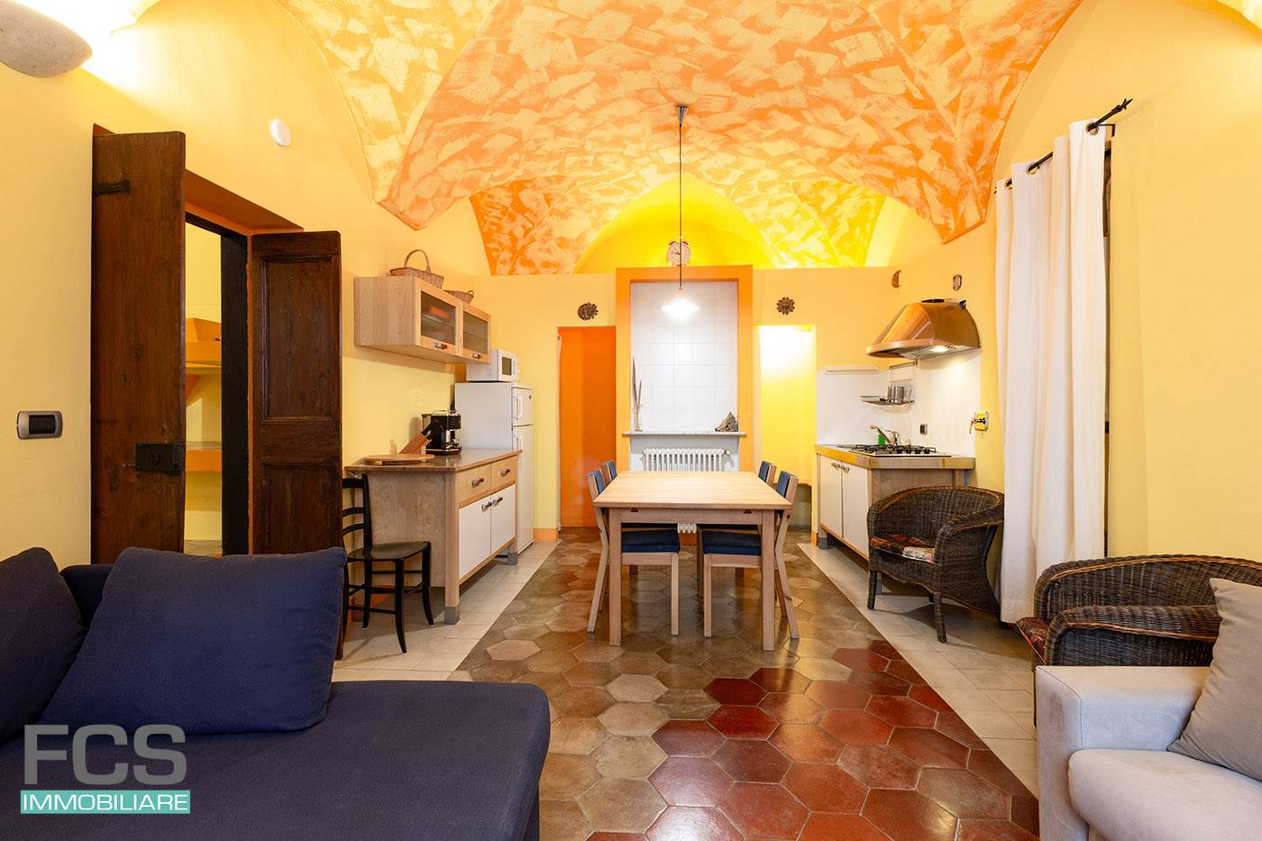 Appartamento in vendita a Finale Ligure, Finalborgo