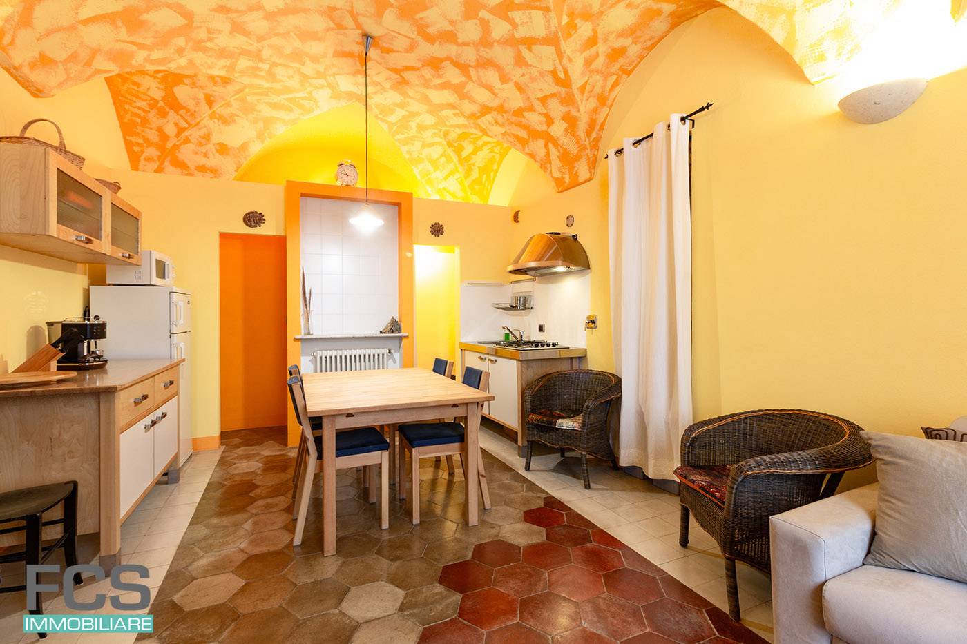 Appartamento in vendita a Finale Ligure, Finalborgo