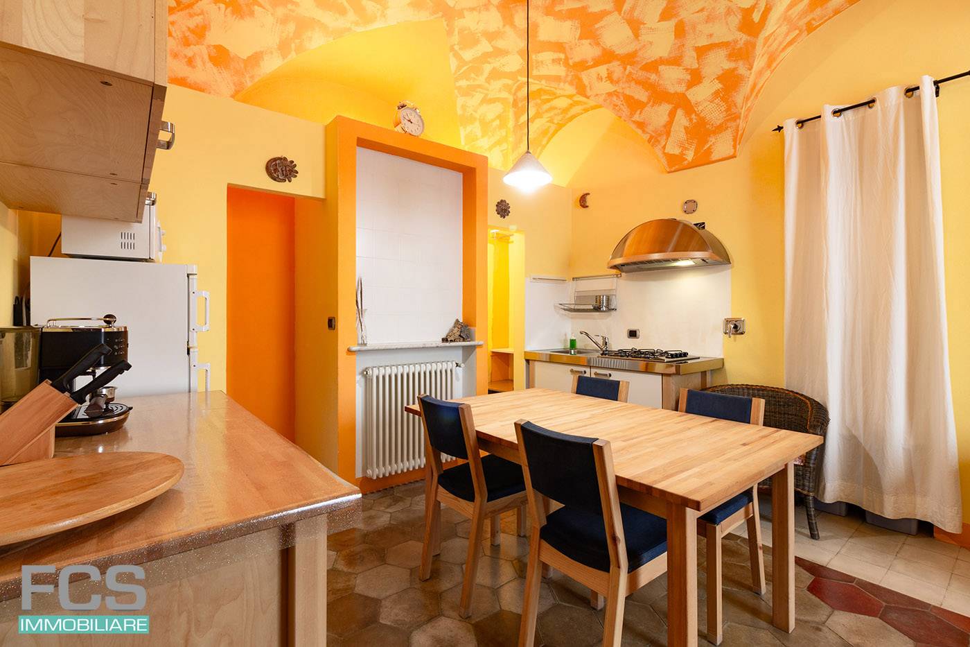Appartamento in vendita a Finale Ligure, Finalborgo