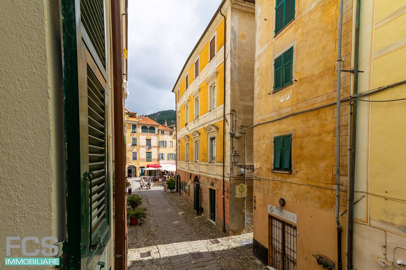 Appartamento in vendita a Finale Ligure, Finalborgo