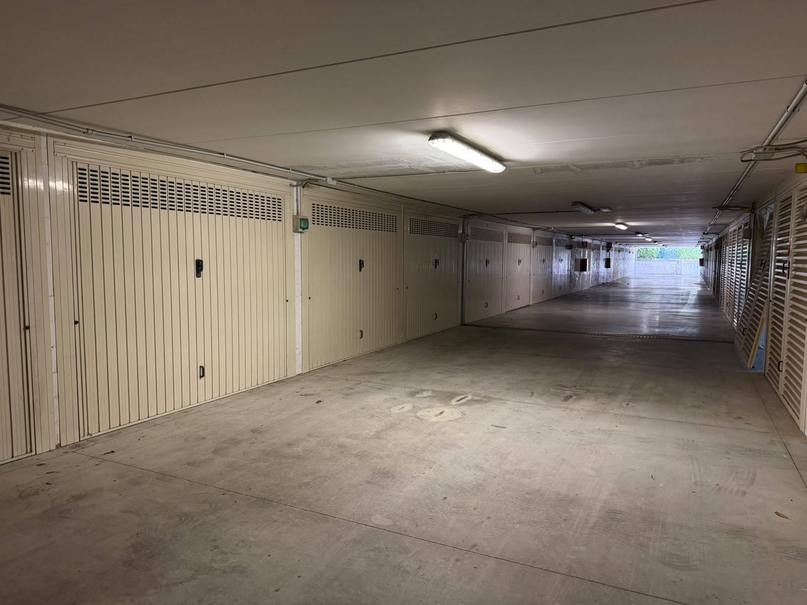 Box o garage in vendita a Finale Ligure