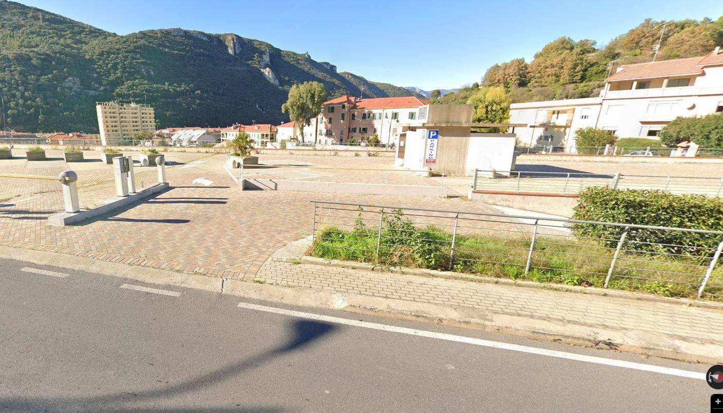 Posto auto scoperto in vendita a Finale Ligure, Finale Marina