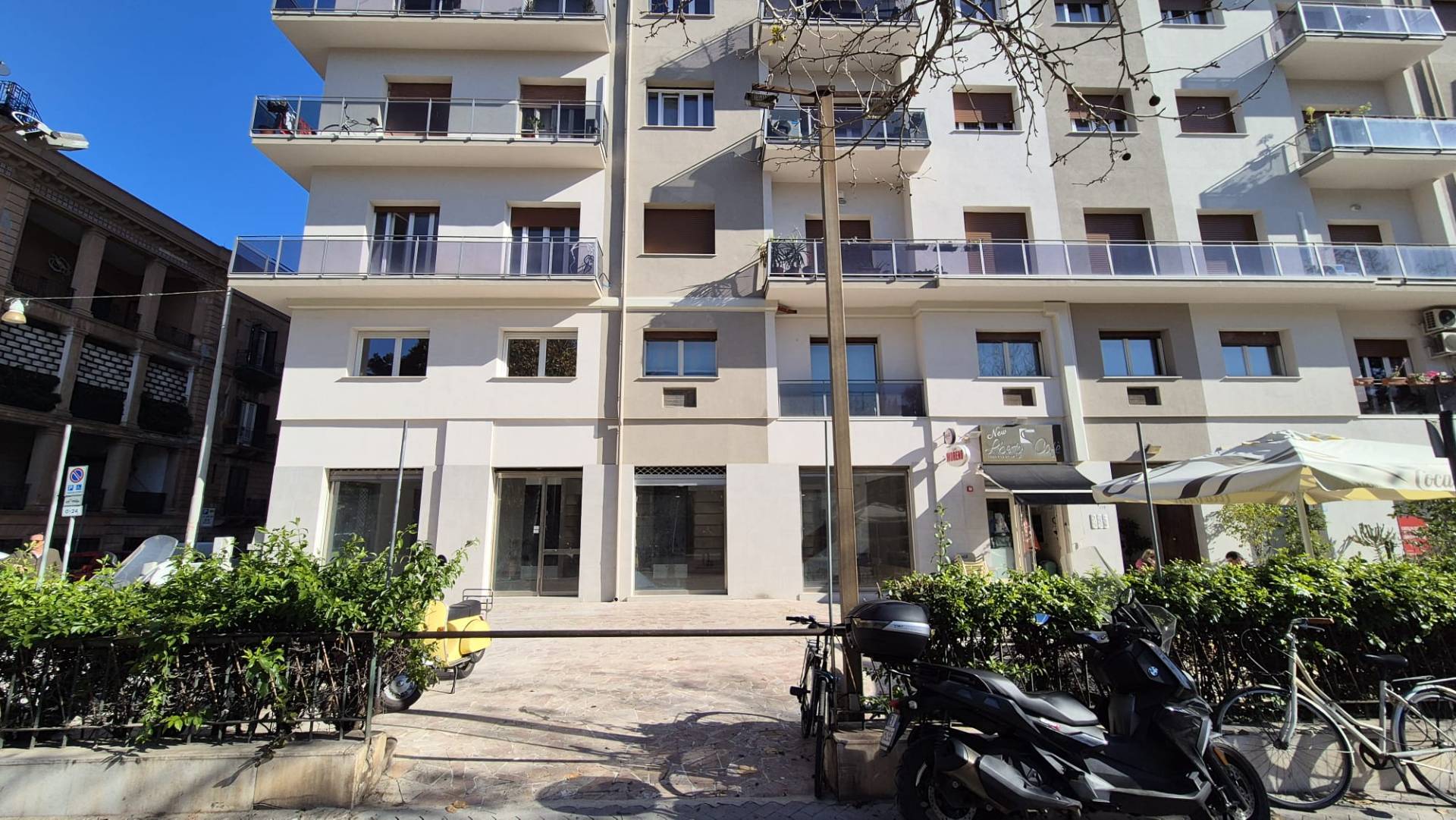 Locale commerciale in affitto a Palermo, Libert