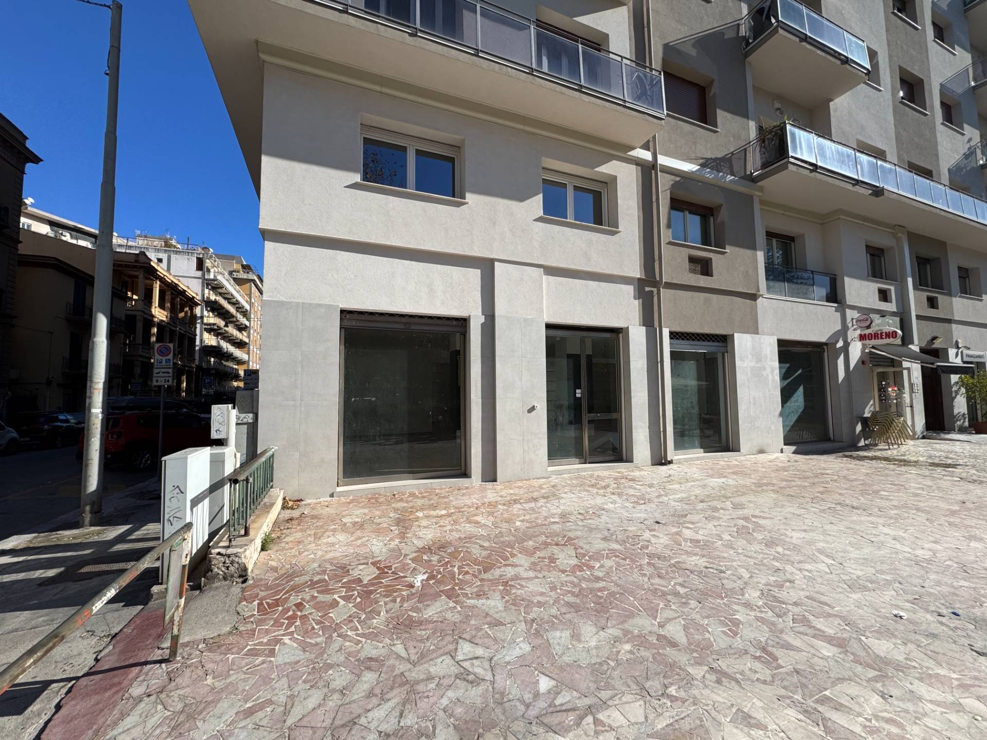 Locale commerciale in affitto a Palermo, Libert