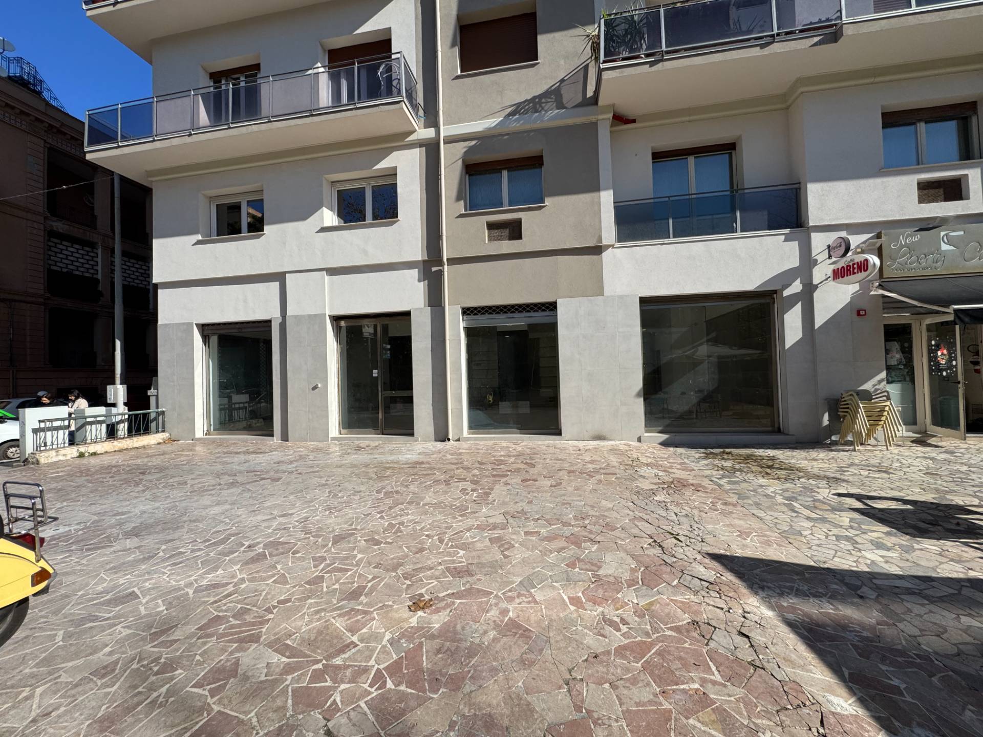 Locale commerciale in affitto a Palermo, Libert