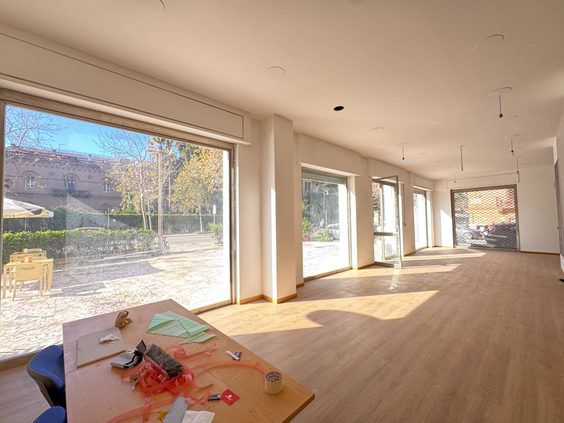 Locale commerciale in affitto a Palermo, Libert