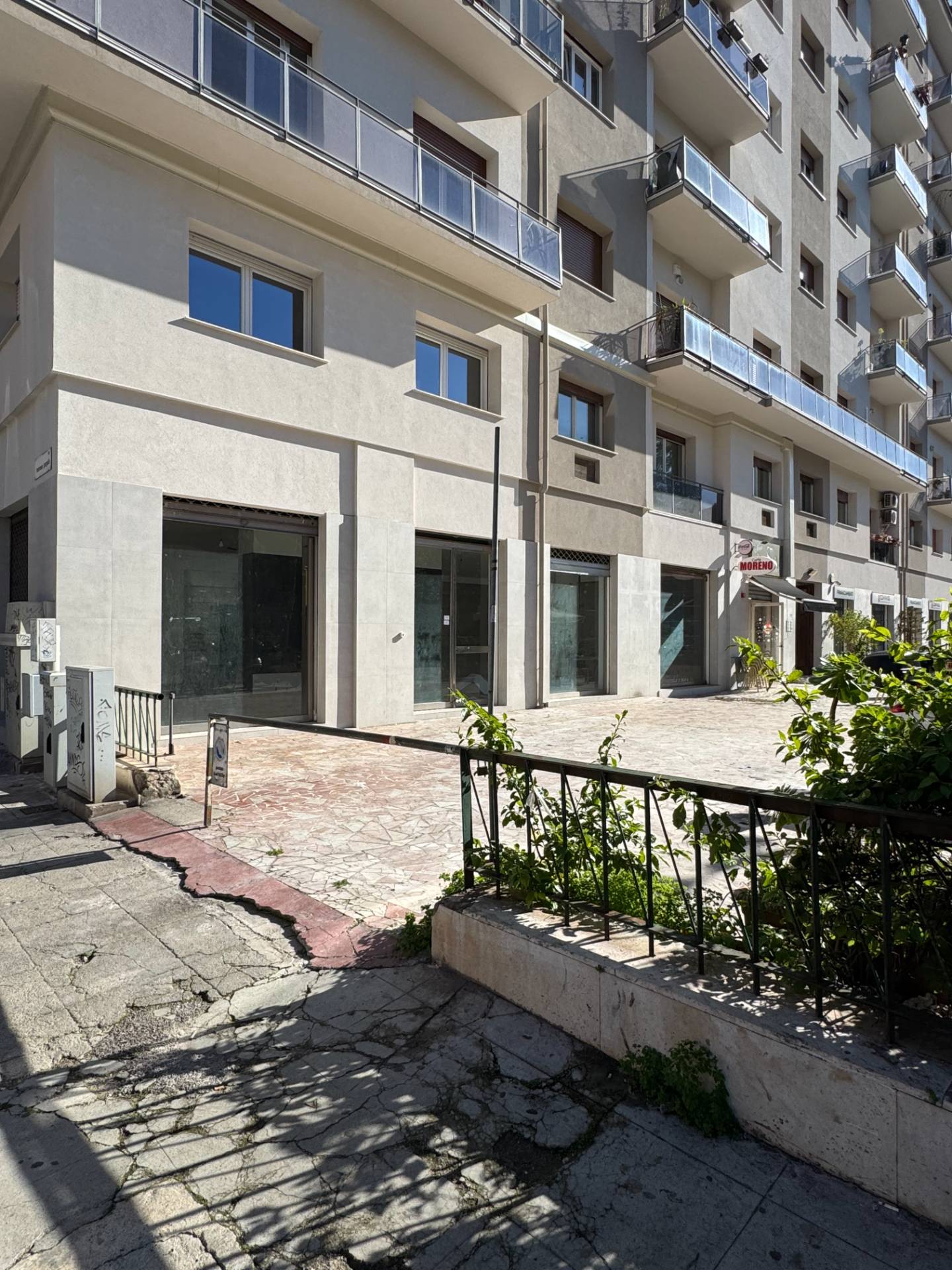 Locale commerciale in affitto a Palermo, Libert