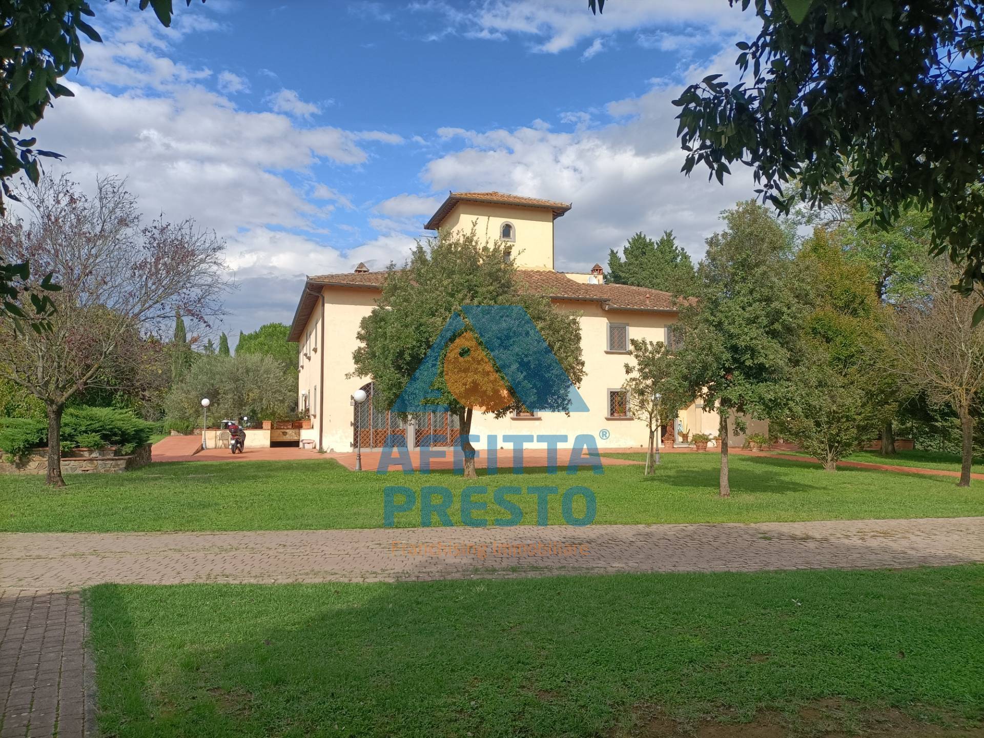 Villa arredata in affitto, Capraia e Limite limite sull'arno