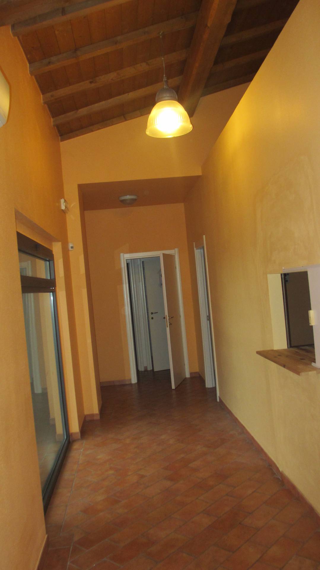 Fondo Commerciale in affitto a Montelupo Fiorentino