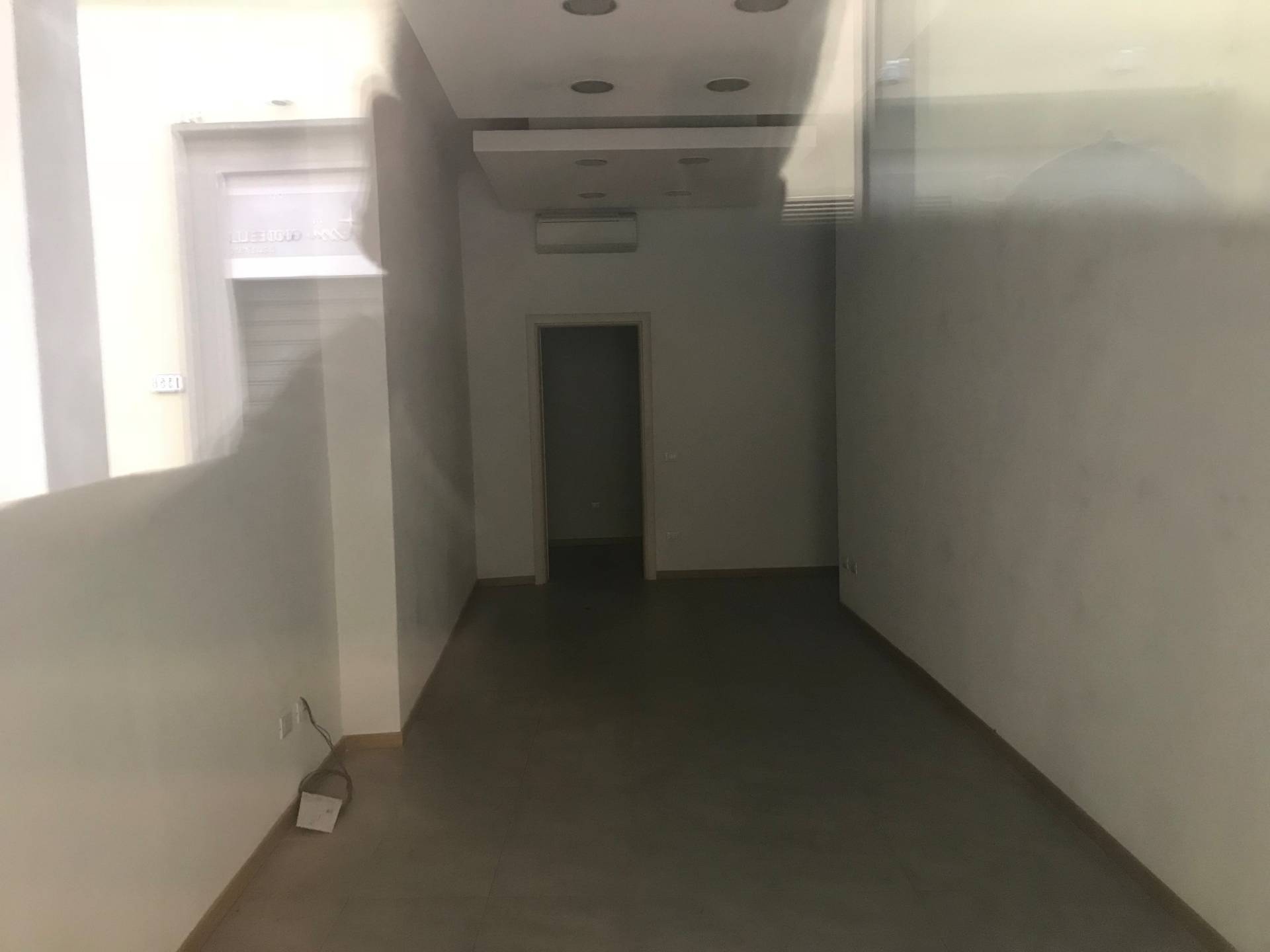 Fondo Commerciale in affitto a Empoli, Ztl-Centro