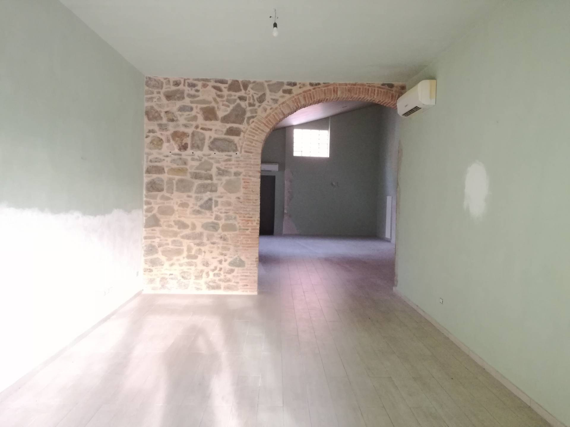 Fondo Commerciale in affitto a Montelupo Fiorentino