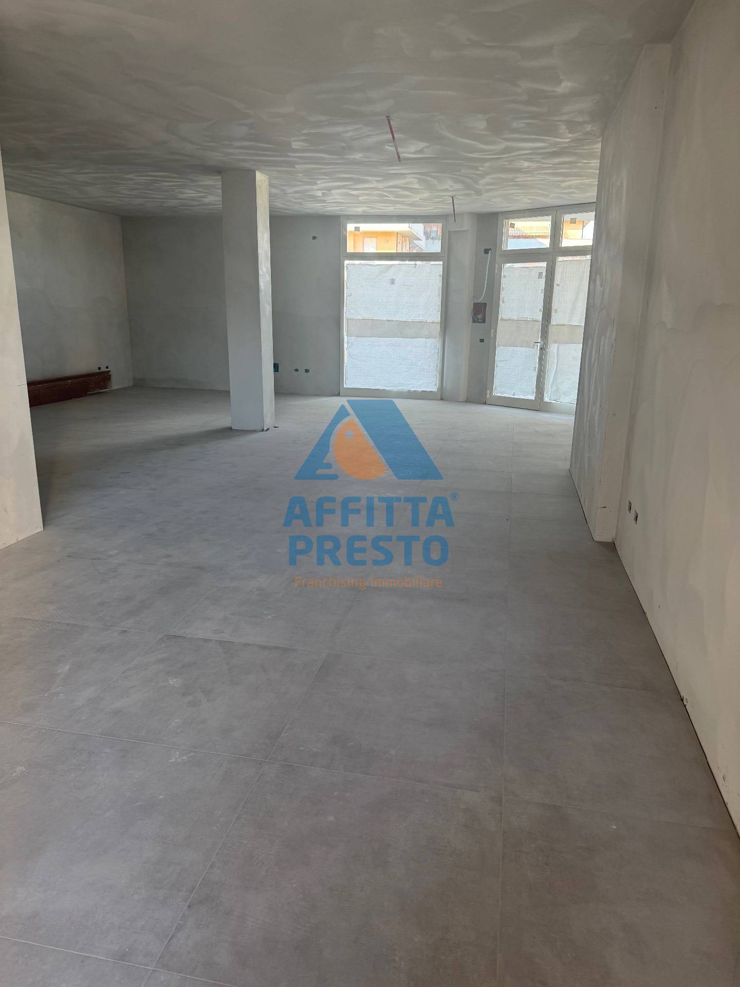 Fondo Commerciale in affitto a Capraia e Limite, Limite sull'Arno