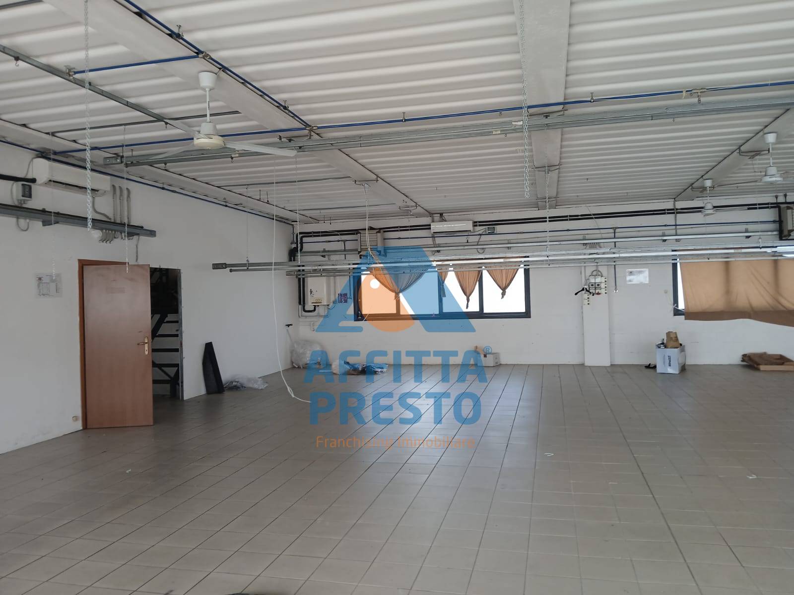 Fondo Artigianale in vendita a Capraia e Limite