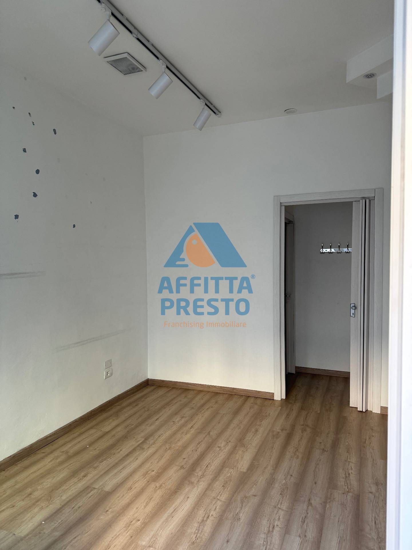 Fondo Commerciale in affitto a Lamporecchio