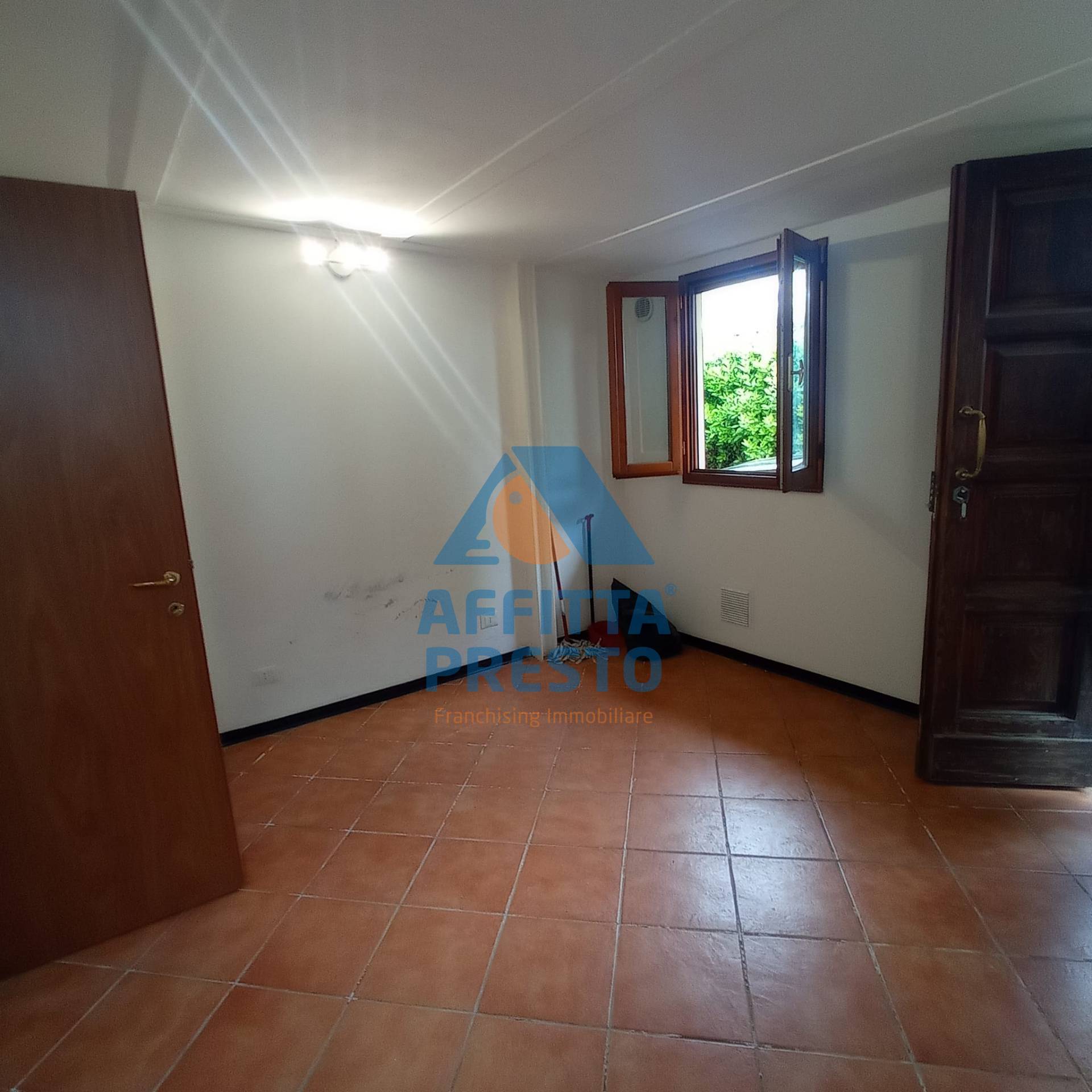 Magazzino in vendita a Empoli, Corniola