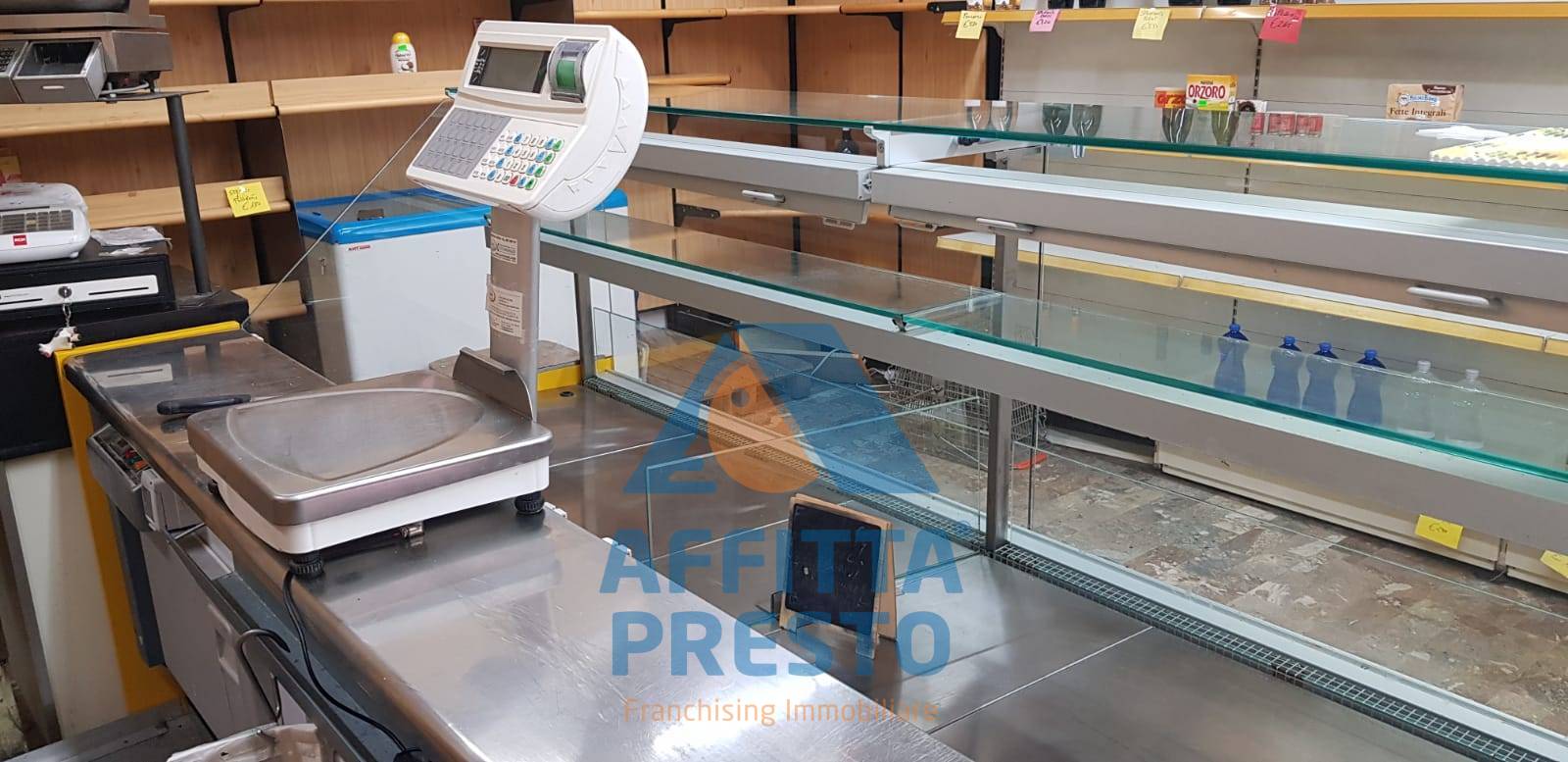 Fondo Commerciale in affitto a Capraia e Limite, Limite sull'Arno