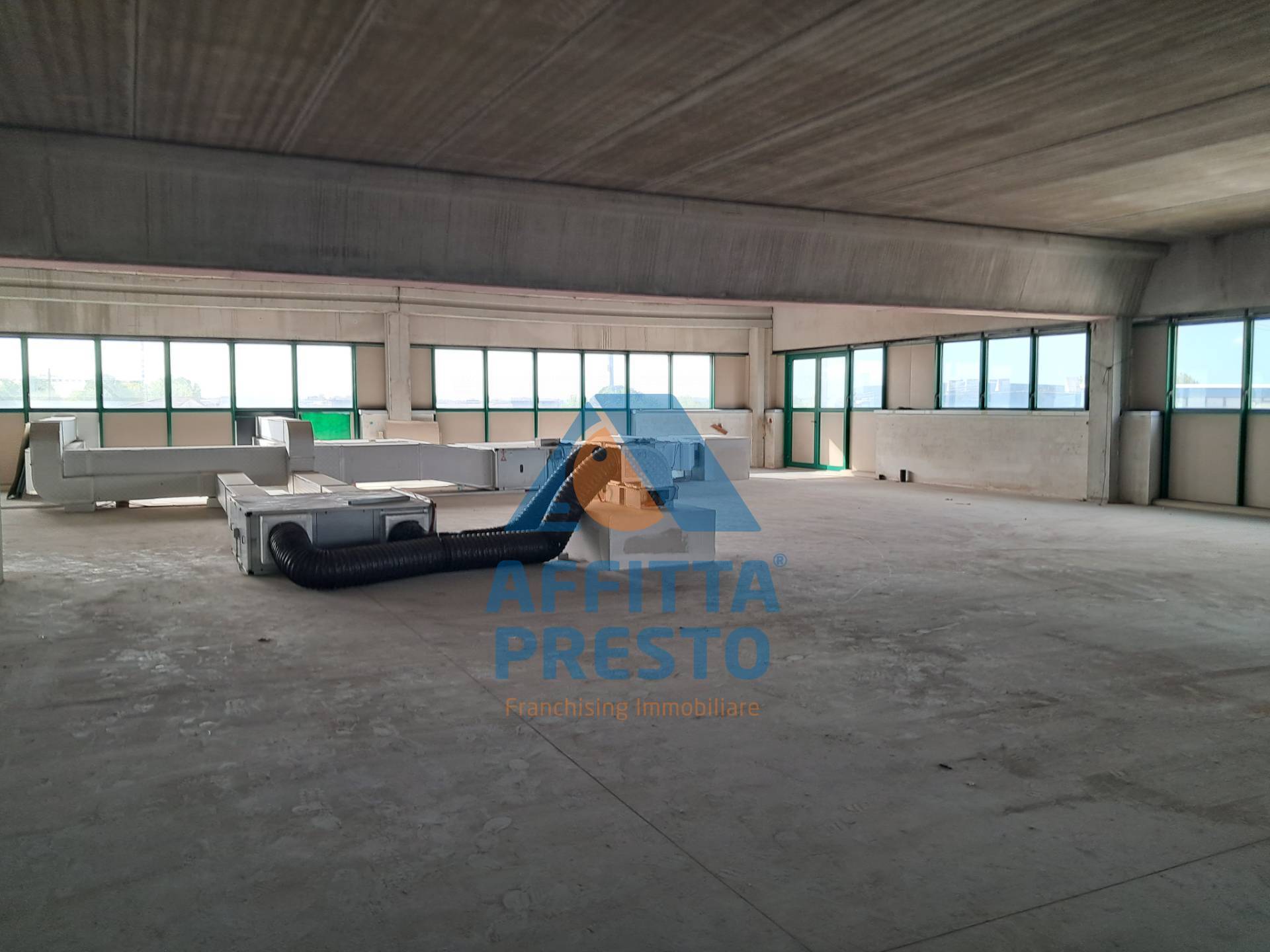 Fondo Commerciale in affitto a Massa e Cozzile