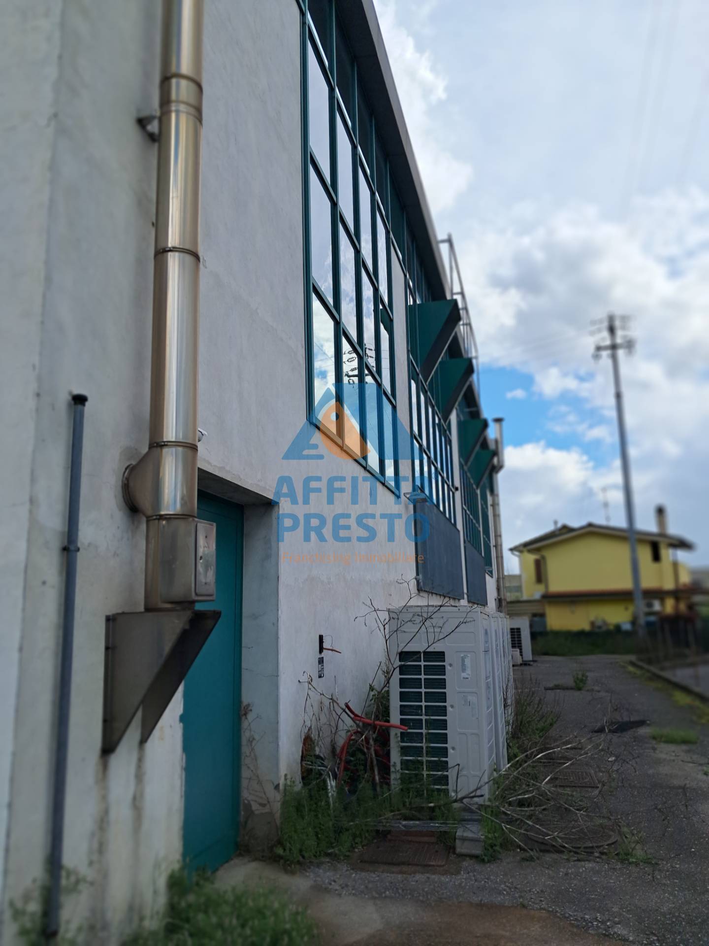 Fondo Commerciale in affitto a Massa e Cozzile